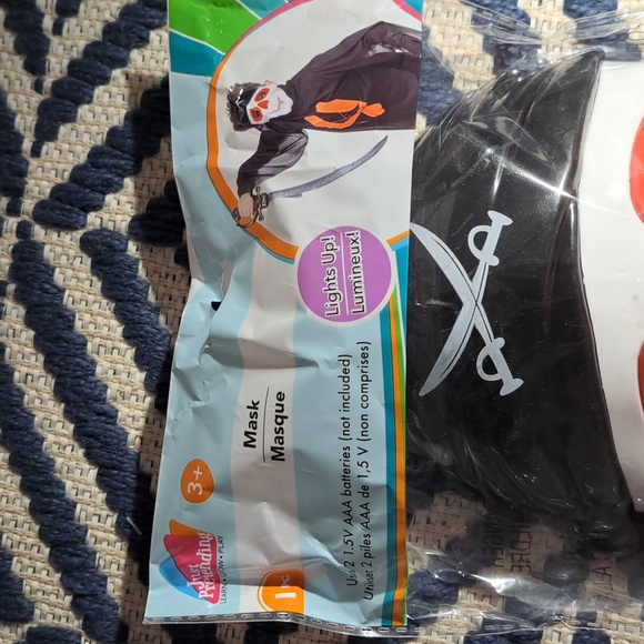 GIVEAWAY--MASK - Picture 2 of 2